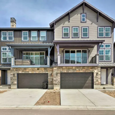 Inviting Hideout Townhome w/ Balcony & Lake Views!