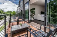 Sleek Modern Stay w/ Balcony & Parking Near Broadway 9th Ave