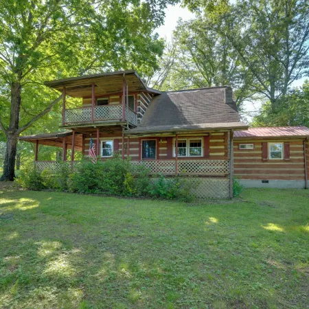 Spacious Yard + Fire Pit: Afton Family Cabin!