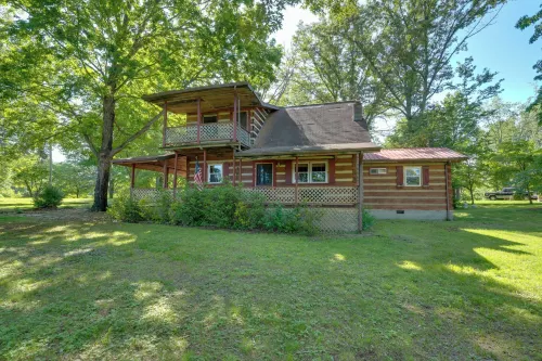 Family-Friendly Afton Cabin with Porch and Fire Pit!