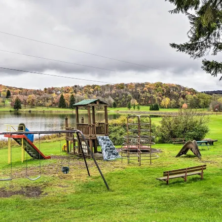 Lovely Terra Alta Cabin < 1 Mi to Alpine Lake