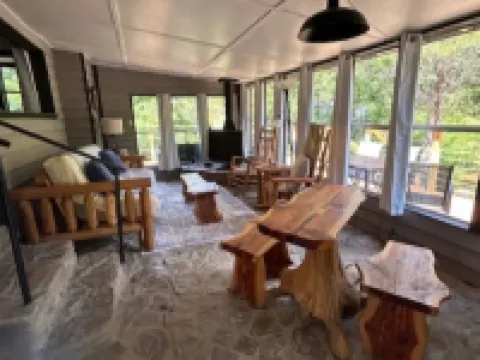 NEW LISTING:Spring River:Creek Cabin, Private Footage on South Fork Spring River Hoteles en Condado de Sharp
