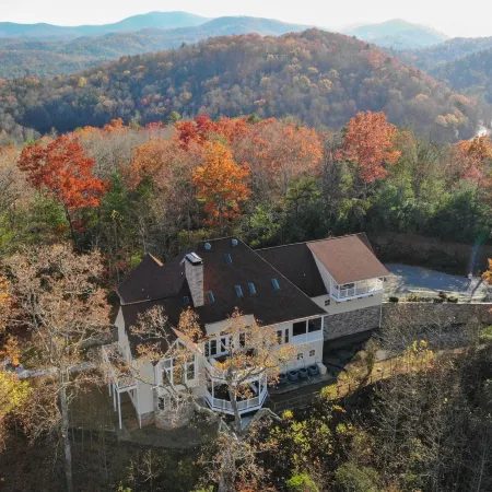 Hot Tub, Arcade & Casino! Blue Ridge Mtn Mansion