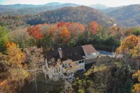 Blairsville Mansion w/ Hot Tub, Casino + Games! - Wifi