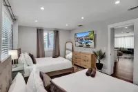 4 BR Beach Home Heated Pool Jacuzzi + Tiki TV Hut