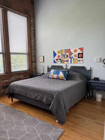 Charming 3 BR condo with WiFi/AC, pool/hot tub/movie theater in fab South Haven