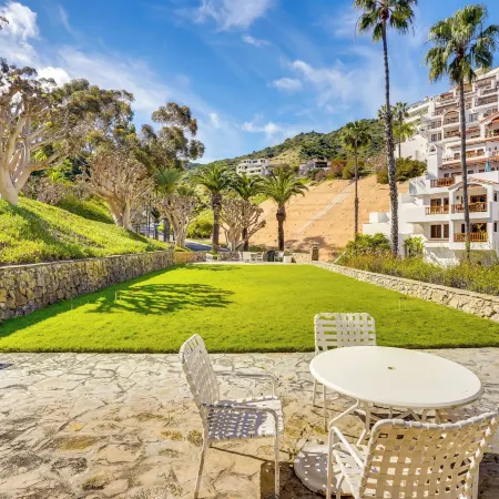 Bright Catalina Island Condo w/ Ocean Views!