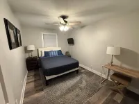 Charming renovated 3-bedroom house walking distance to downtown Elizabethtown. Hotels in Hardin County