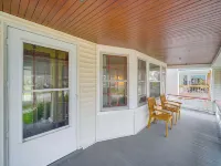 Home 2 Mi to Lakewood Park & Solstice Steps! Hoteles en Lakewood