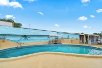 Super 8 by Wyndham Lantana West Palm Beach Отели в г. Бойнтон Бич