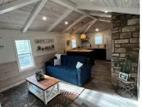 River Rock Cabin - Near Spring River and Main St Hotels in Mammoth Spring