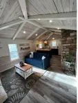 River Rock Cabin - Near Spring River and Main St