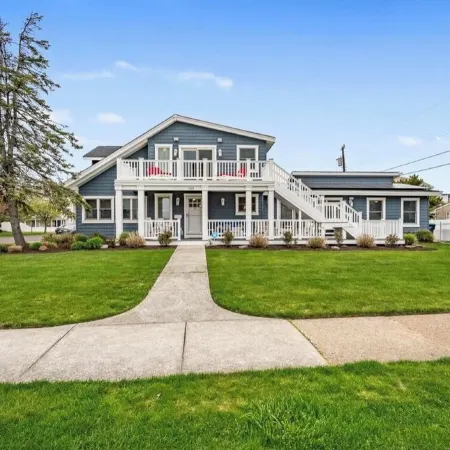 Unbeatable location - 4 houses to beach, 5BR, 3BA, walkability!