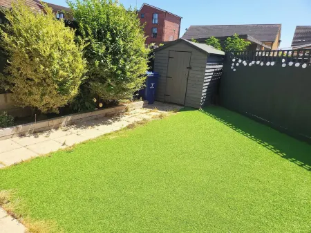 Home Like Yours In Grays, Essex Отели в г. South Ockendon