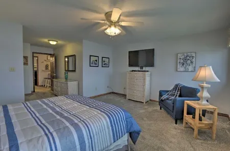 Popular Lakefront Home with Beautiful Views. Отели в г. Расселлс Пойнт