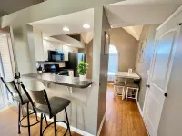 Charming 3-bedroom house with king bed  , pet friendly