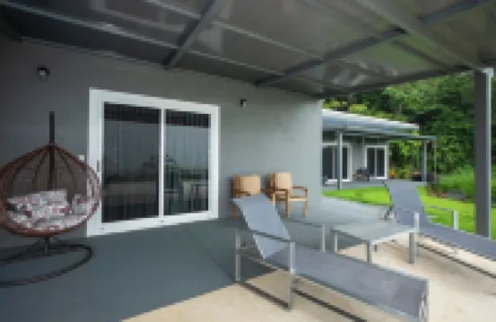 5 Bedrooms, large pool & spectacular whale tail ocean view!