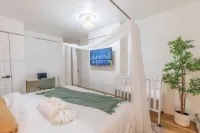 City Escape w/ 2 Bath, 10 beds, We Pay 1/2 Parking