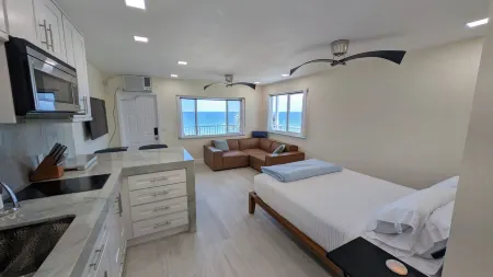 Full Remodel, Direct Beachfront 3rd Floor Corner Unit, Fantastic Views!