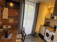 Apparently 5' from Rambouillet Park, 45' from Montparnasse Ideal for teleworking