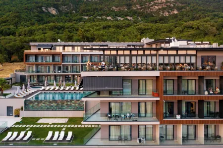 Royal Blue Resort & Residences Отели в г. Kavac