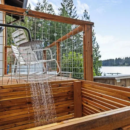 Woodsy Lakefront Cabin - Hot Tub, Kayak, Fire Pit - Family & Romantic Getaways