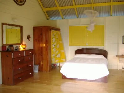 Charming 1-bedroom Eco house in fabulous Bequia with WiFi Hotels in 