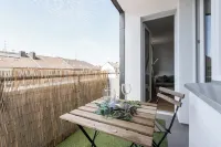 - Forest Retreat Deluxe-2 Bedroom Apartment with TV & Netflix - King Size Beds -