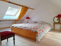 Dans le Parc d' une Villa Belle Epoque Appartement Atypique Avec sa Serre! Hotels in Bourbon-l'Archambault