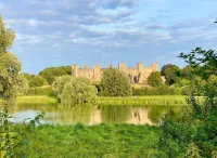 Cheerful two bedroom cottage with field views