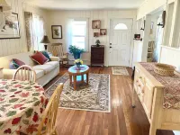 Charming 2-bedroom cottage in fabulous Harwich with WiFi, AC