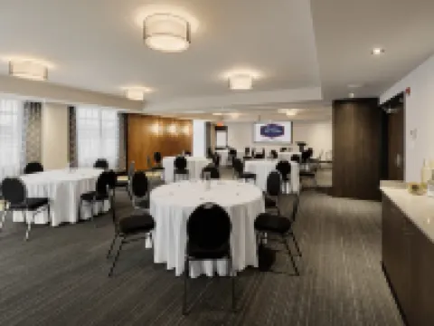 Hampton Inn & Suites by Hilton Quebec City Levis Hotels in Levis