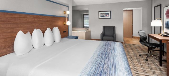 AmericInn & Suites By Wyndham Baraboo Event Center Hotels in Sauk County