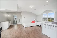 Spacious 5-bedroom house in Ortely Beach with AC, WiFi. Enjoyable getaway