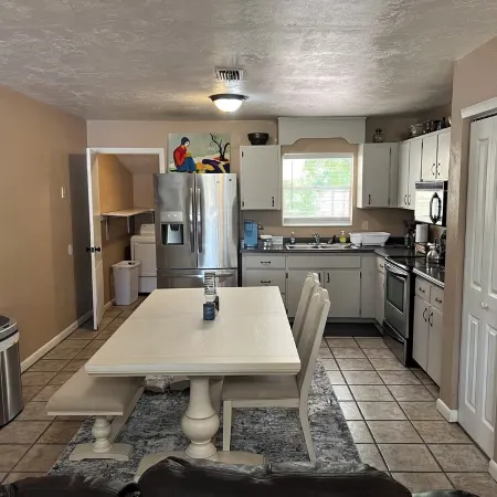 Cozy 2-bedroom house in charming Chiefland with WiFi, AC