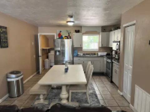 Cozy 2-bedroom house in charming Chiefland with WiFi, AC