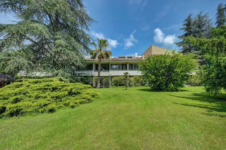 Best Western Sevan Parc Hotel Отели в г. Пертюи