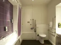 Premier Inn London Hammersmith (Shepherds Bush Road) Các khách sạn gần Tòa nhà Eventim Apollo