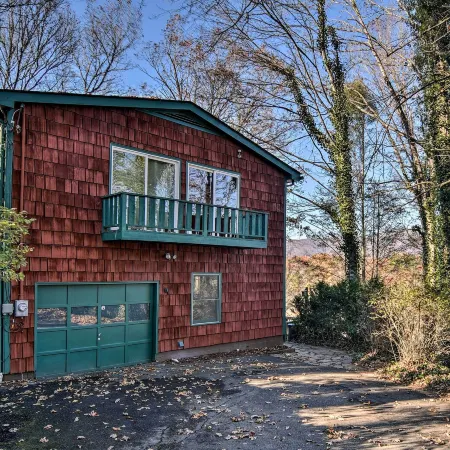 'Nature's Retreat' w/ Hot Tub: 7 Mi to Bryson City