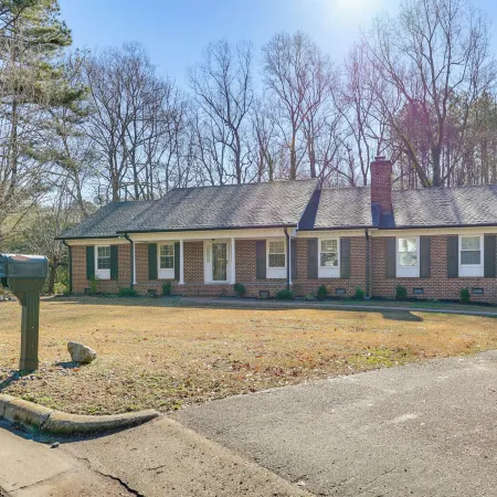 Family Friendly: Chic Retreat in Rocky Mount!