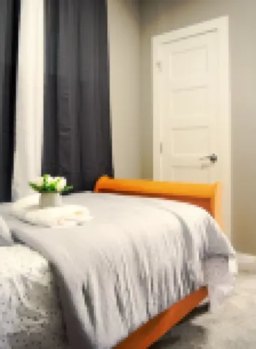 Adorable brand new 2 bedrooms basement suite. Hotel berhampiran Alberta Railway Museum