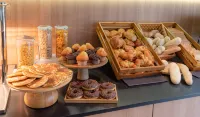 Hilton Garden Inn Brussels City Centre - breakfast