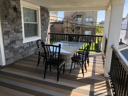 2 Bedroom Belmar summer rental 1 block to beach!