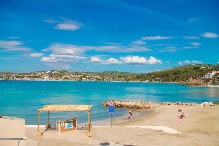 SUPERB FAMILY APARTMENT WITH BEACH ACCESS ON FOOT