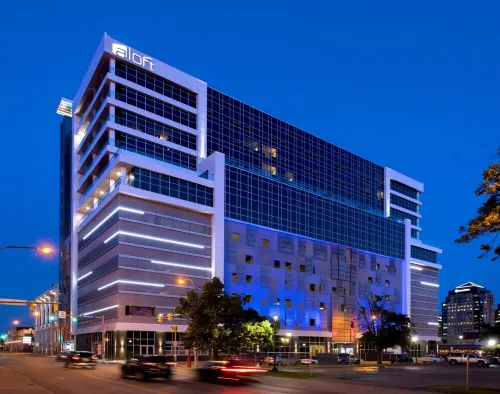 2 Bedroom Luxury Bi-Level Condo in Downtown Buffalo - Rooftop Bar, Bowling Alley