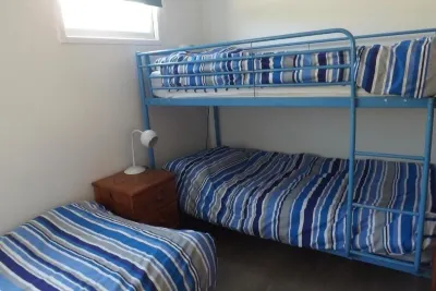 Spacious open-plan beach house on the beach! Hotel dekat Orca Campsite