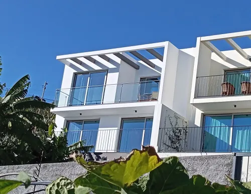 Holiday House Caetano Hotels in Canhas