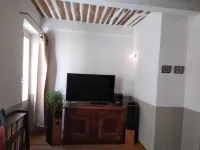 Mas provençal with swimming pool close to a town, ideal for families Hotels in Carpentras