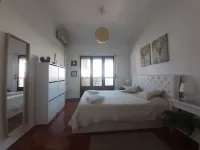 Family Apartment near Metro and Shopping. Pet Friendly! 本菲卡住宿飯店