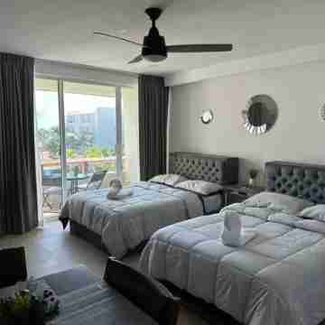 Charming Oceanfront 1-Bedroom Loft with Stunning Views Rooms